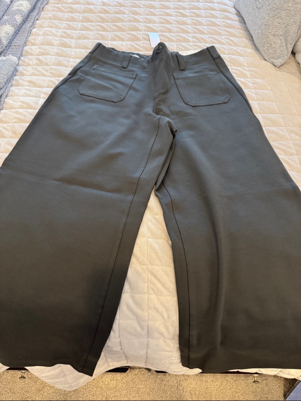 Loft Outlet women’s size medium, olive green, wide leg high rise pant